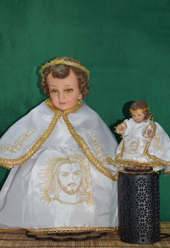 Niño Dios Vestido de Divino Rostro